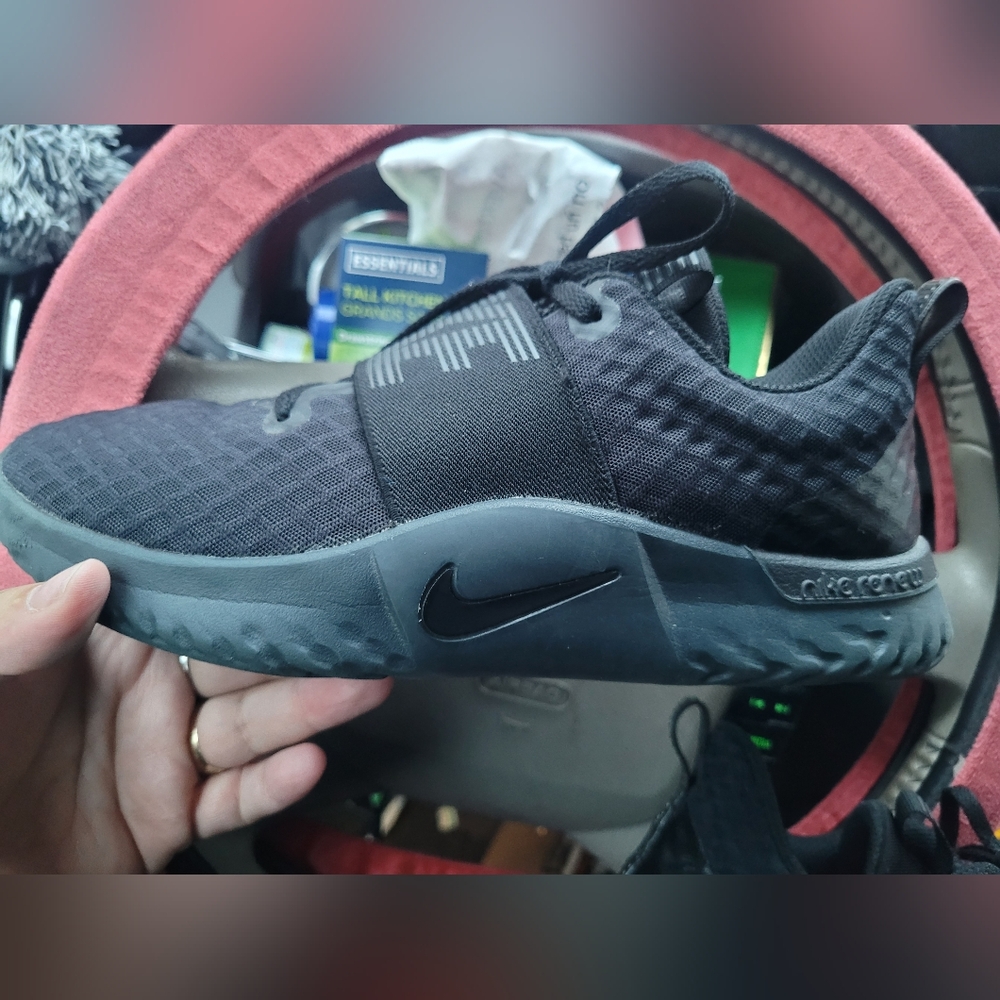Black Nike Renew training gymnastics sneakers - Picture 3 of 7